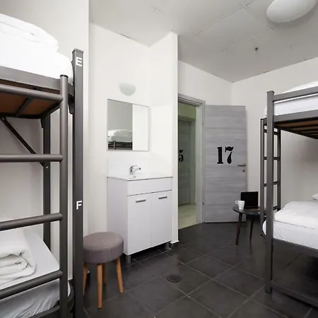Little Tel-Aviv Hostel-3